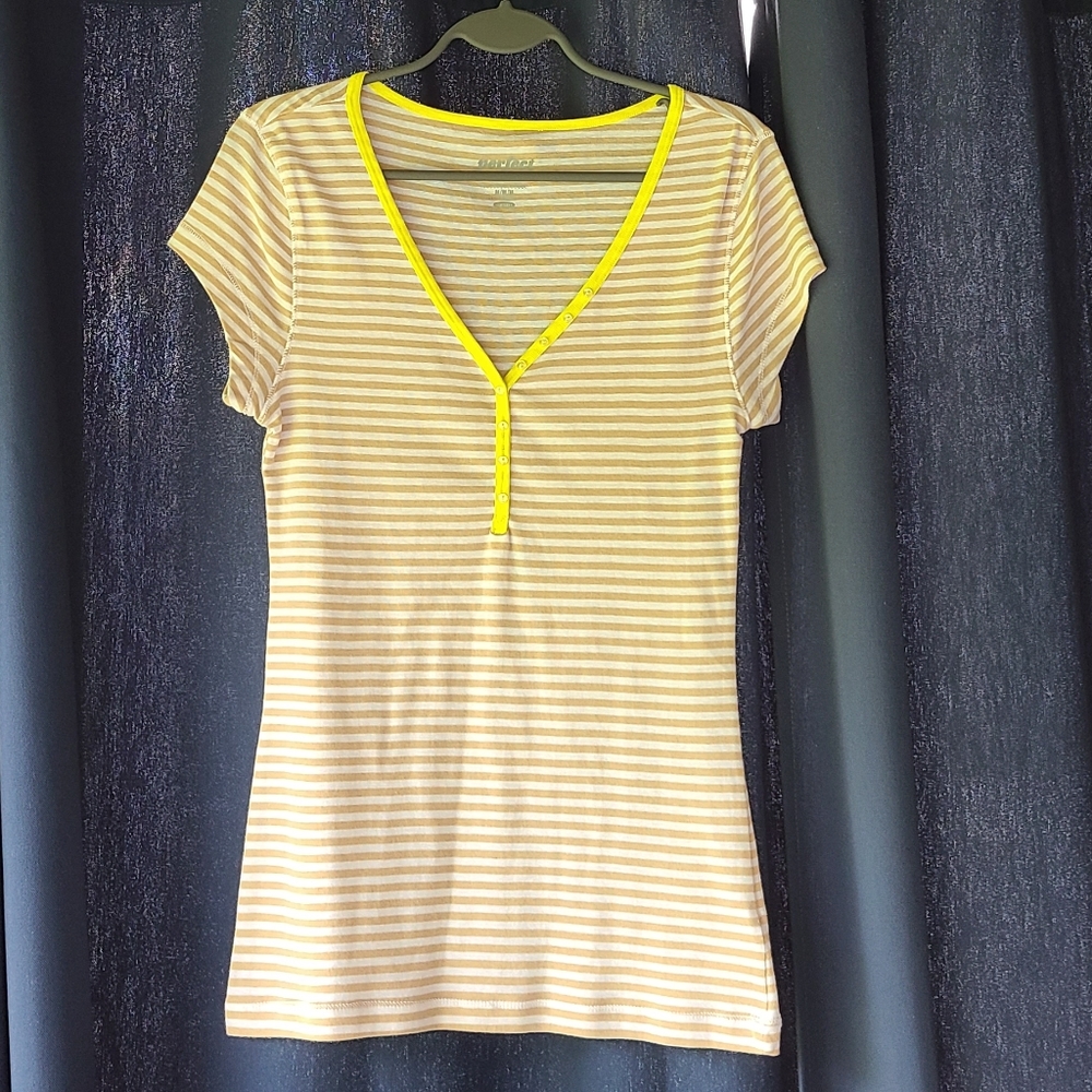 Medium Old Navy White and Tan Striped Tee